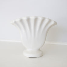Load image into Gallery viewer, White Fan Vase